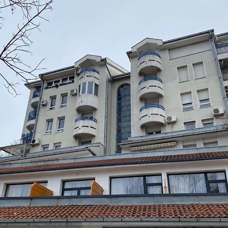 Super Seven Inn Belgrado Exterior foto