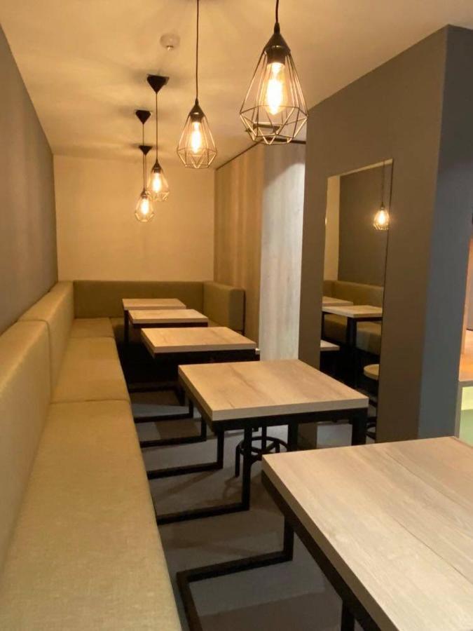 Super Seven Inn Belgrado Exterior foto
