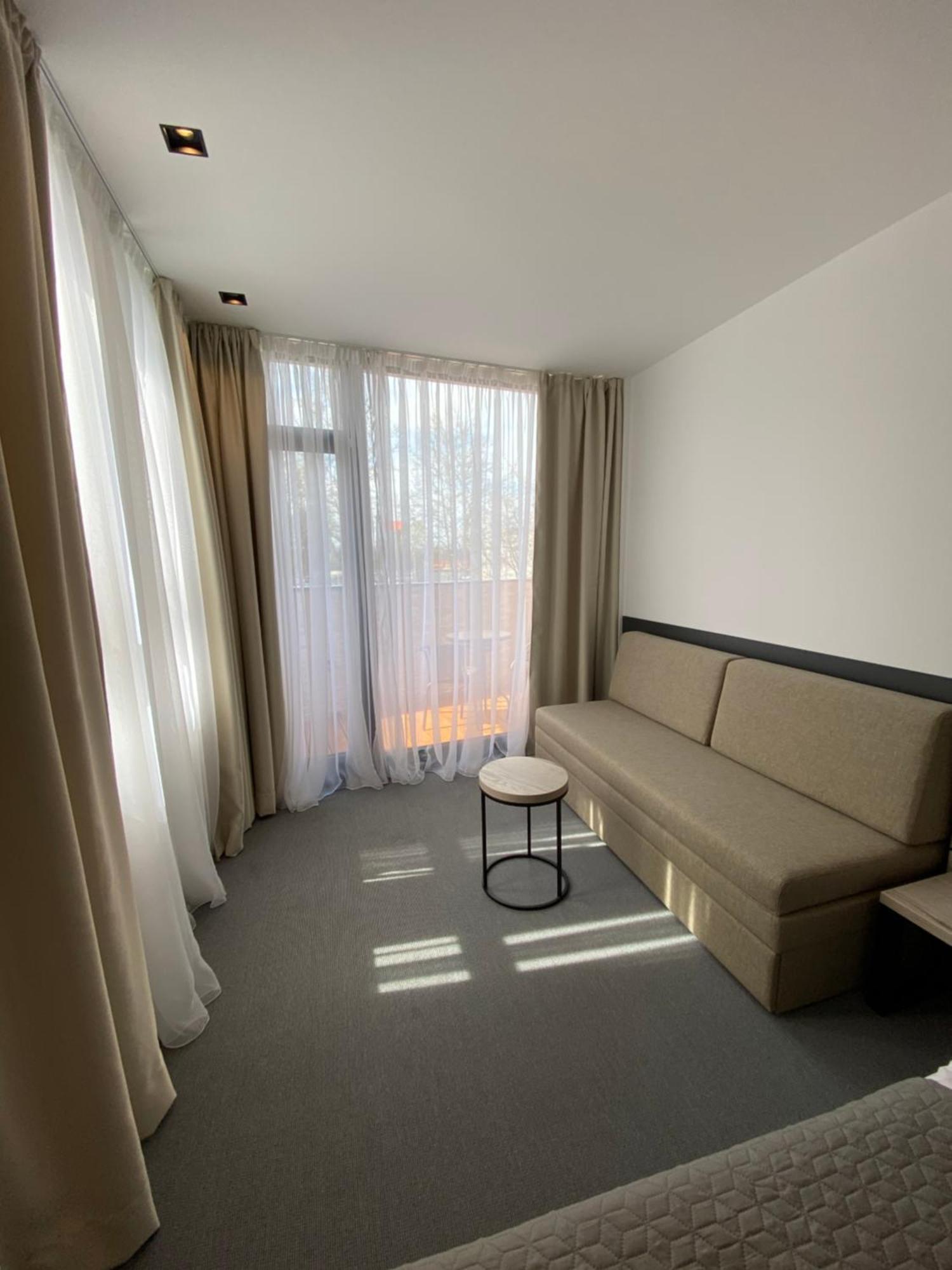 Super Seven Inn Belgrado Quarto foto
