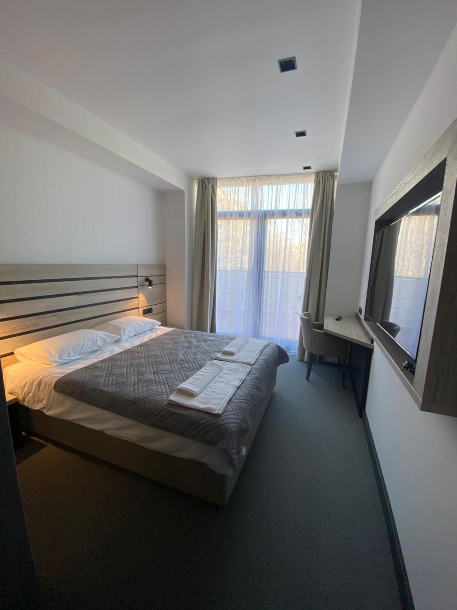 Super Seven Inn Belgrado Quarto foto
