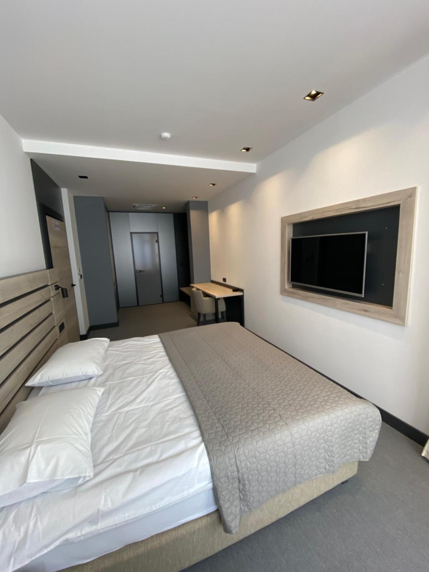 Super Seven Inn Belgrado Quarto foto