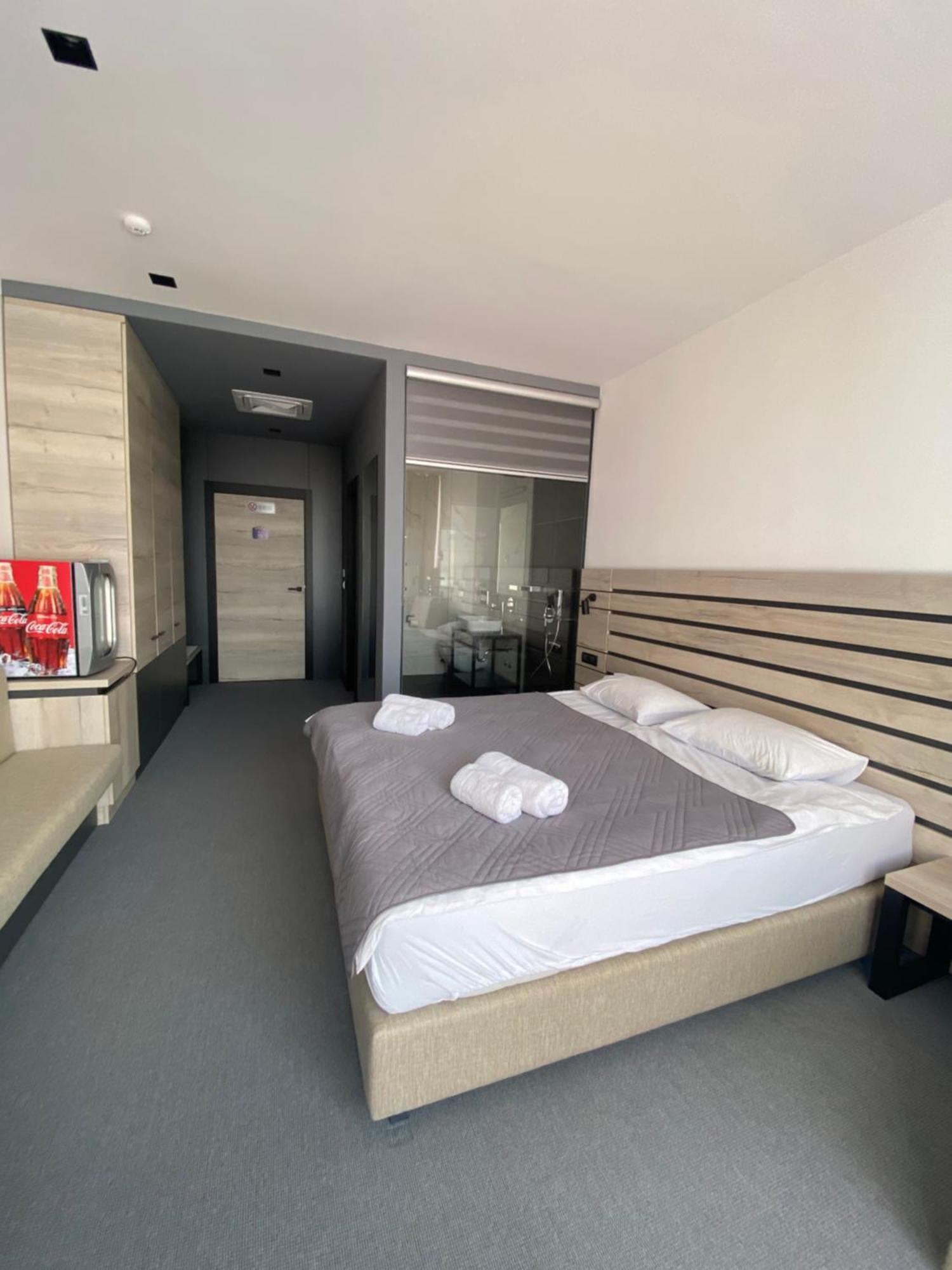 Super Seven Inn Belgrado Quarto foto