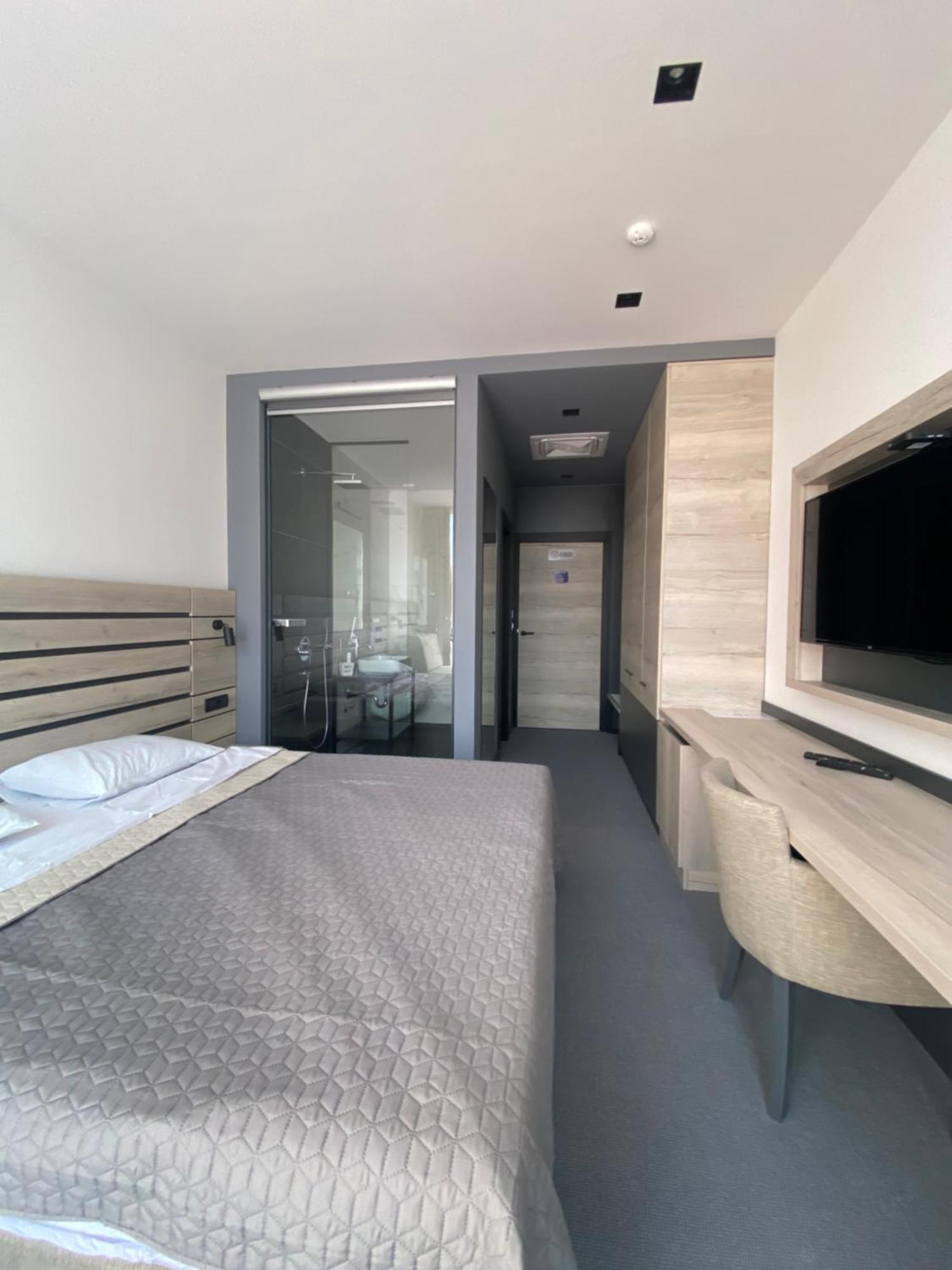 Super Seven Inn Belgrado Quarto foto