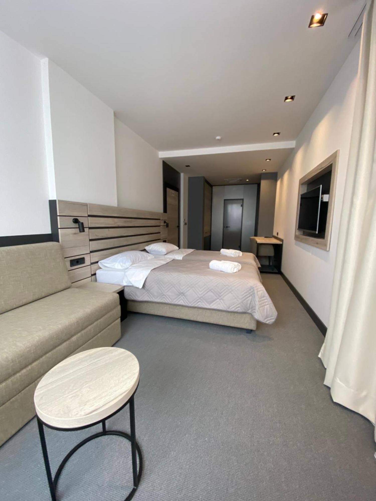 Super Seven Inn Belgrado Quarto foto